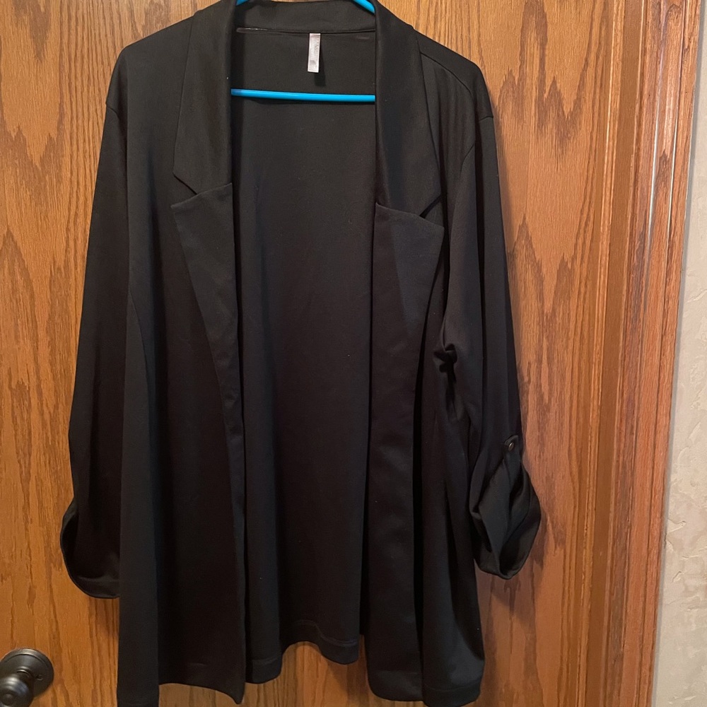 Massini 2X blazer. EUC. open front. 3/4 length button sleeves. Mid-weight